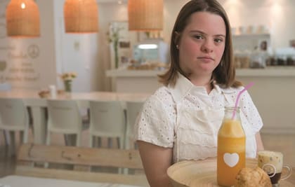"Mi primer trabajo fue a los 15 años y me sentí muy bien", cuenta Martina, sobre su empleo como mesera en el restaurant Gratitude