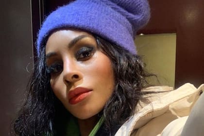 Mia Frye cambió el rubio platinado por un cabello de tono oscuro; así luce ahora
