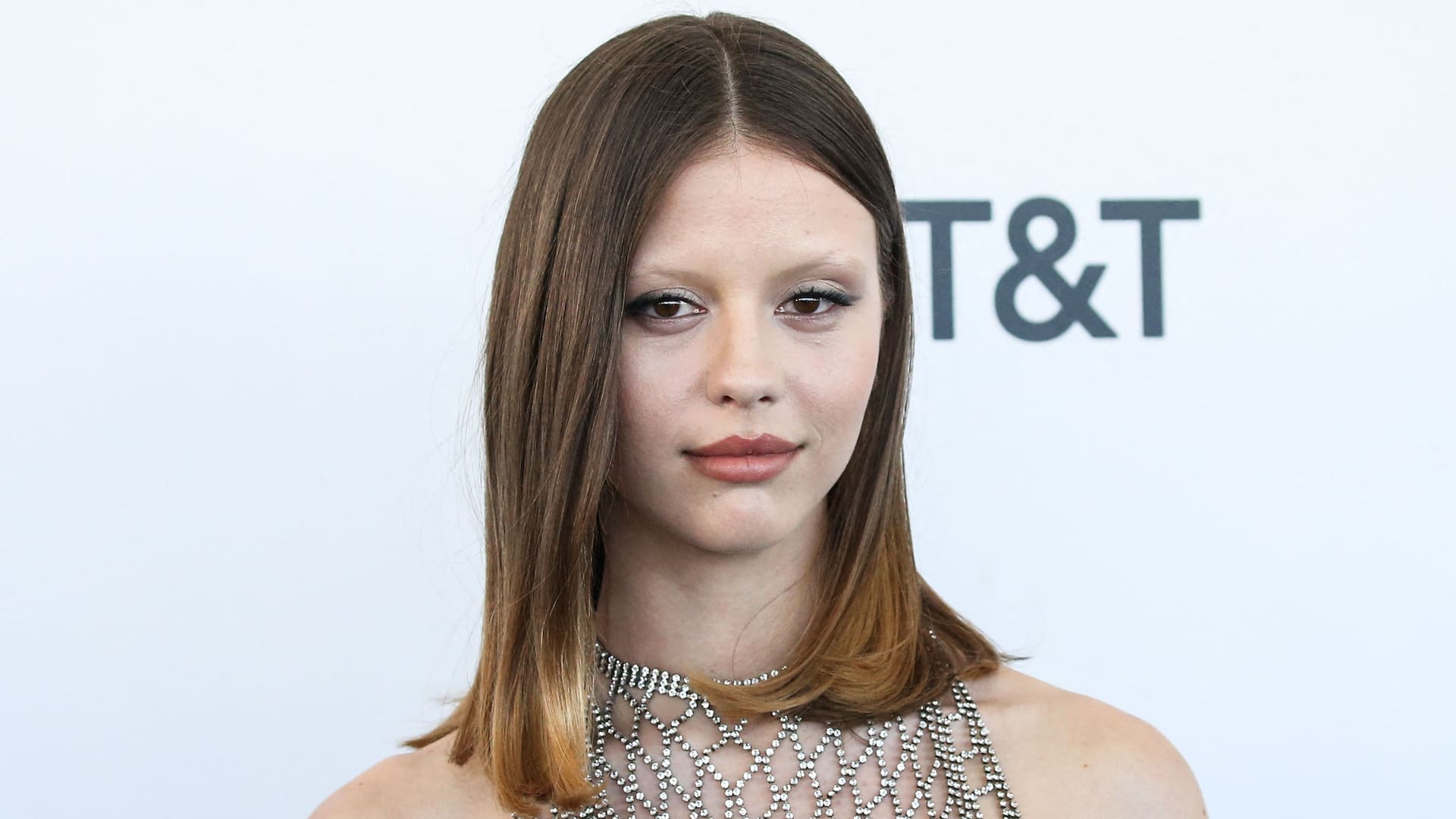 Mia Goth llega a la premiere de Pearl en el Festival de Toronto