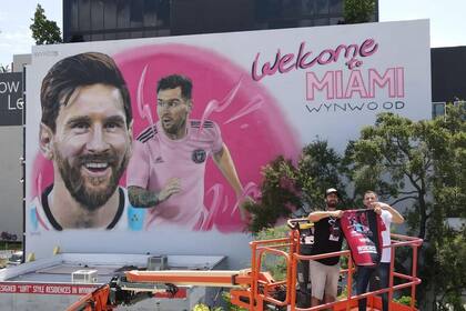 Miami ahora luce repleta de murales de Lionel Messi; el astro rosarino jugará, como mínimo, un partido en su ciudad