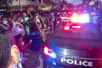 Miami Beach es un destino popular durante el "spring break" o vacaciones de primavera en Estados Unidos