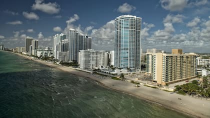 En Miami-Dade y Broward no hay escuela este miércoles, mientras se espera que la tormenta tropical Nicole toque tierra