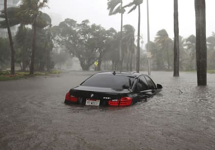 Miami durante la tormenta causada por el huracán en Miami, Florida