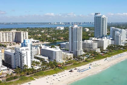 Miami es una ciudad de contrastes, donde cada vez se abren más edificios residenciales, pero también crecen las problemáticas por el alza en los alquileres