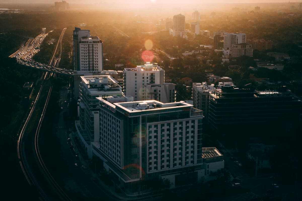 Miami es una de las ciudades más cálidas de Estados Unidos, pero en los últimos días también sintió los fuertes efectos de Elliot