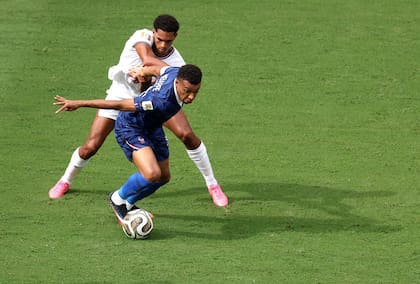 MIAMI GARDENS, FLORIDA - JULY 18: Kylian Mbappe #10 of France controls the ball against Jarell Quansah #26 of England during the FIFA World Cup 2026 Bronze Final between France and England at Miami Stadium on July 18, 2026 in Miami Gardens, Florida. Jamie Squire/Getty Images/AFP (Photo by JAMIE SQUIRE / GETTY IMAGES NORTH AMERICA / Getty Images via AFP)