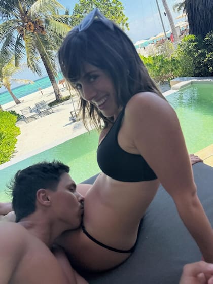 Mica Lapegüe confirmó la noticia con una tierna foto junto a su pareja (Foto: Instagram/@micalapegue)