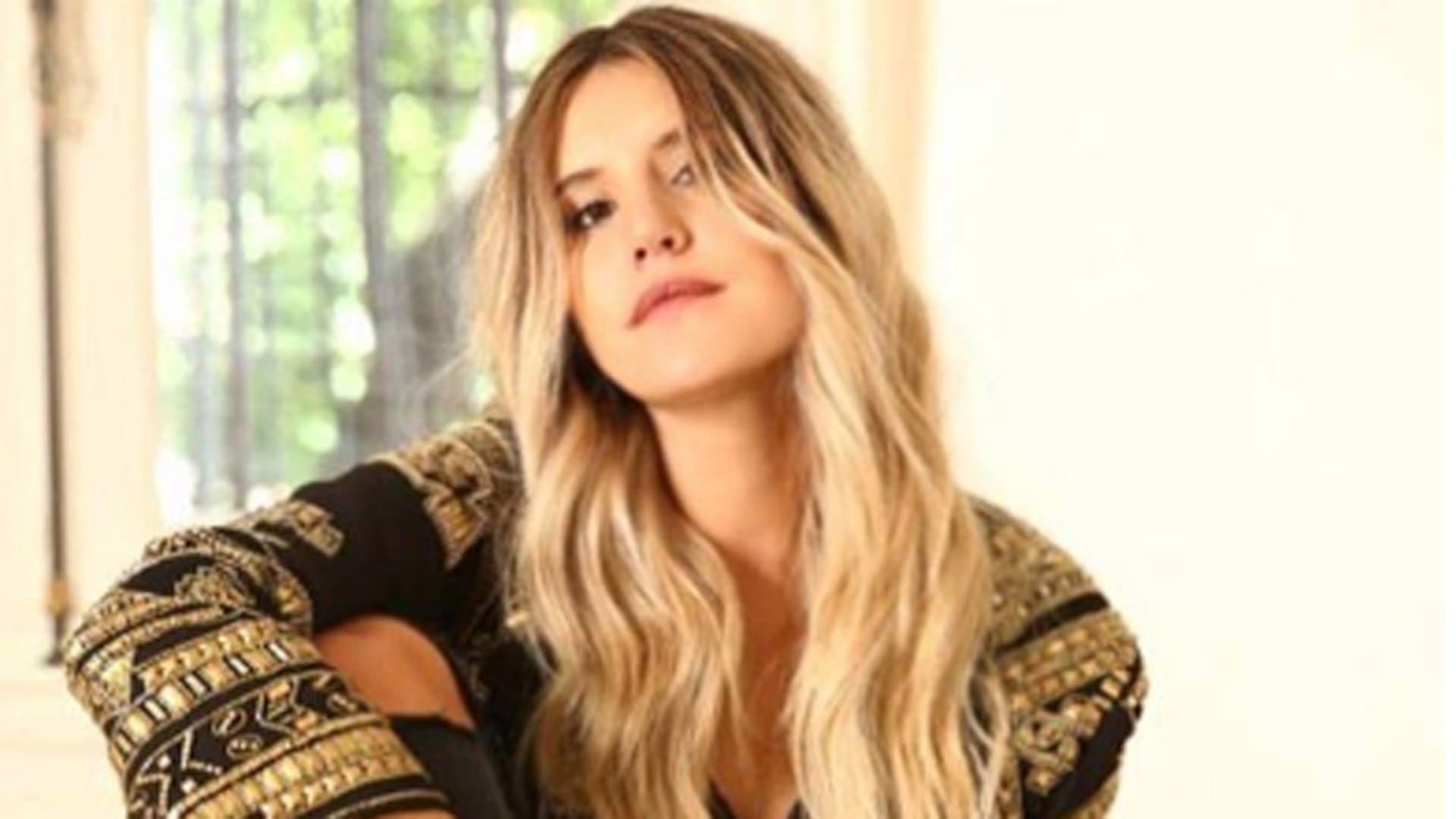 Mica Tinelli se borró algunos tatuajes.