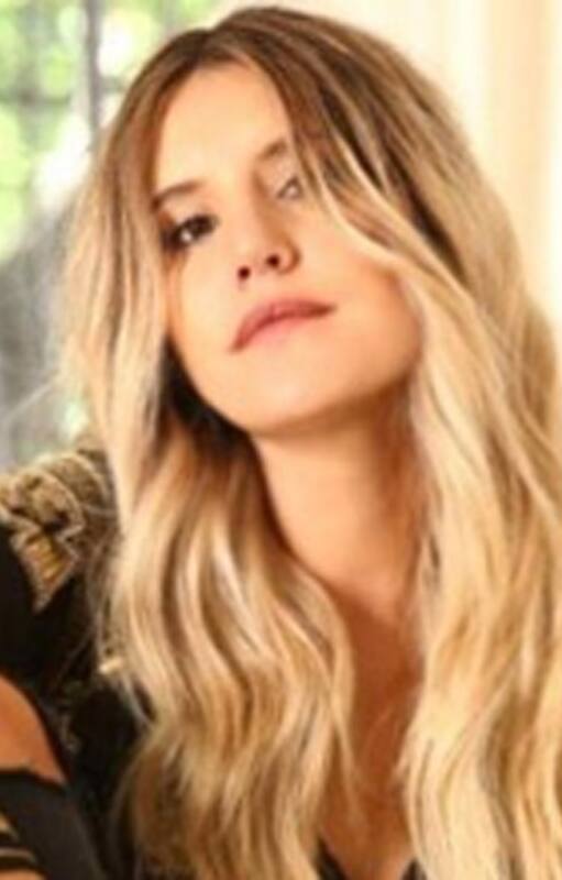 Mica Tinelli se borró algunos tatuajes.