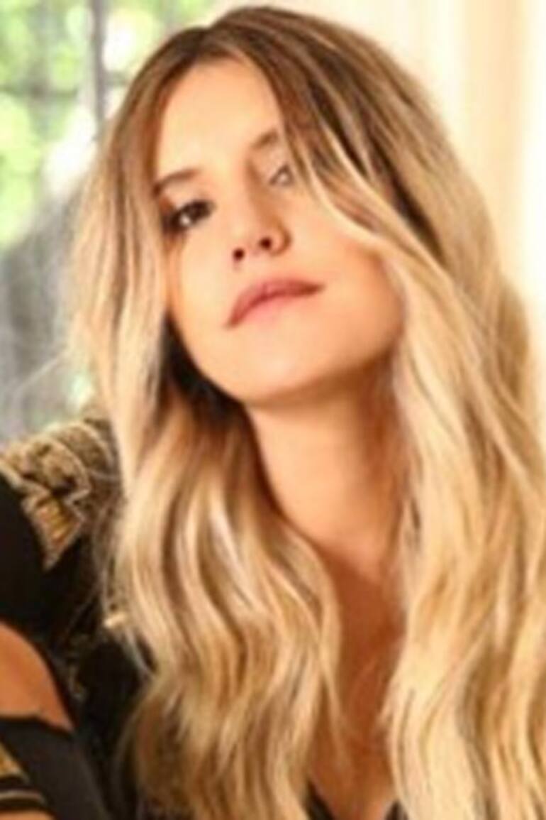 Mica Tinelli se borró algunos tatuajes.