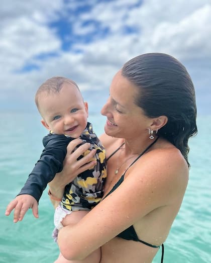 Mica Viciconte y Luca, felices en el mar