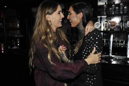 Mica y Candelaria, hermanas muy compañeras