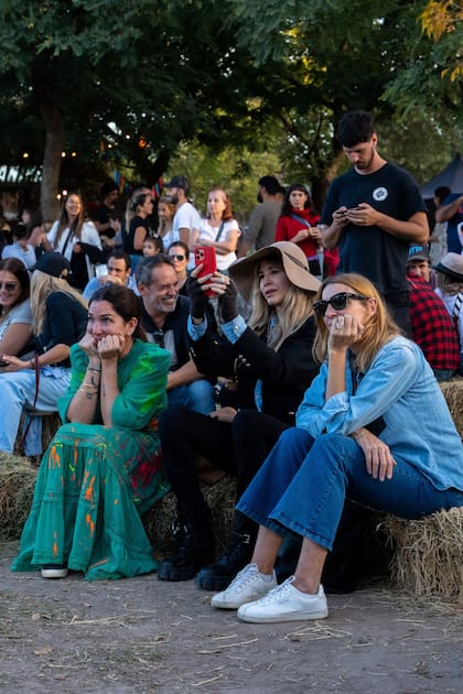 Micaela Escudero, Belén Moroni y Guillermina disfrutaron del show de Dante.