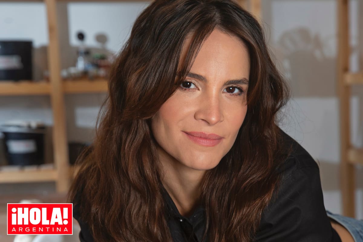 Micaela organiza su agenda entre sus proyectos como actriz y su trabajo como ceramista. “En 2017 me anoté en la Tecnicatura en Cerámica que duraba tres años. Tuve el título y lancé mi emprendimiento en Instagram”, cuenta entusiasmada.