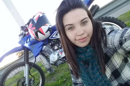 Micaela tiene 22 años y es madre de una hija de dos, tiene el 80 por ciento del cuerpo quemado y está internada en el Hospital de Ezeiza