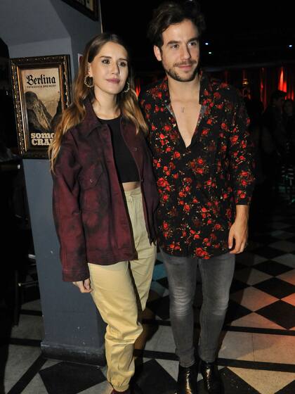 Micaela Tinelli fue a ver su hermana, en compañía del actor Fernando Dente