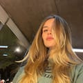 Micaela Tinelli, renovada, habla del vínculo con su padre y cómo lleva la exposición familiar