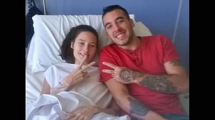 Micaela y Lucas, ayer, en la clínica