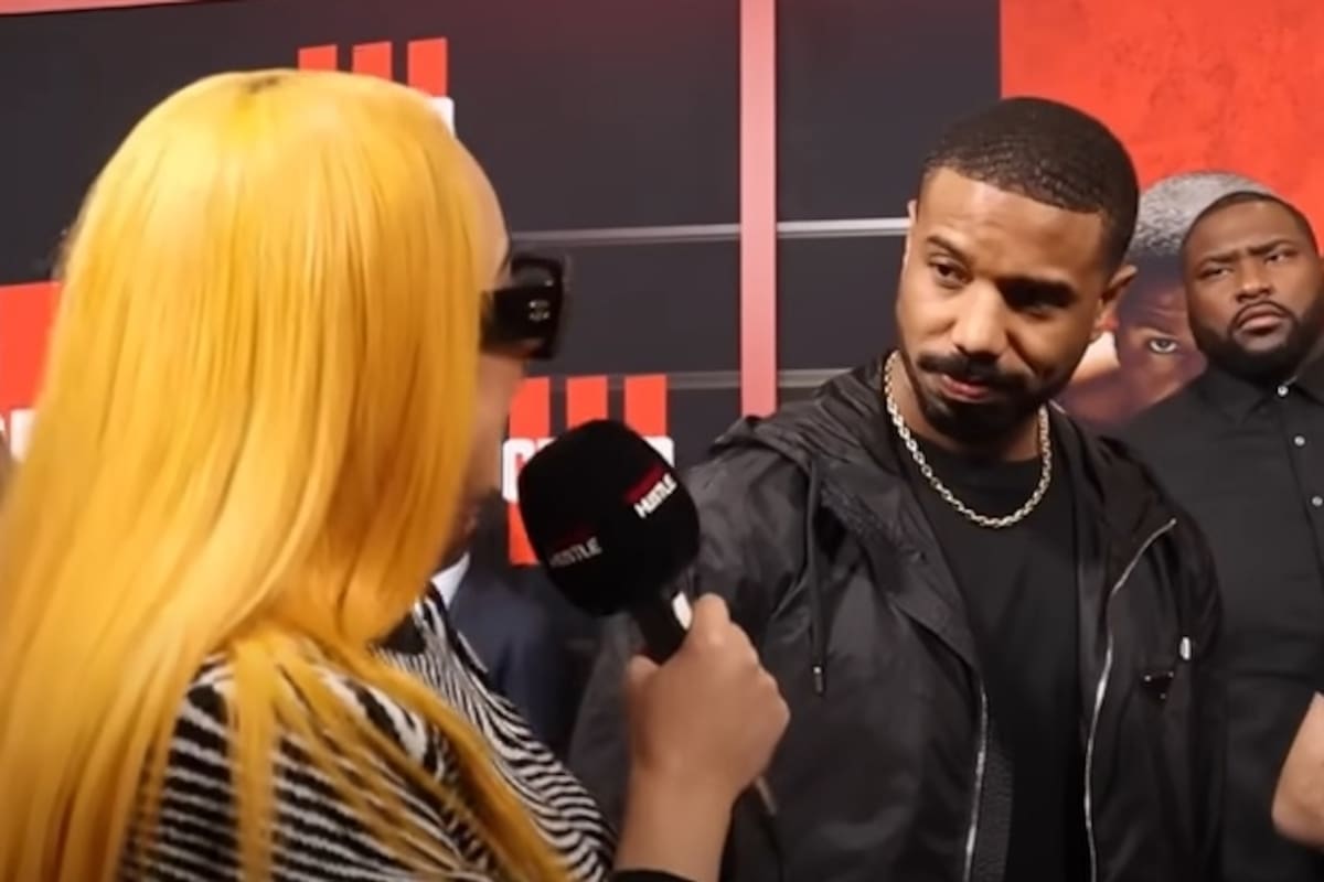 Michael B. Jordan, visiblemente molesto con la periodista, quien fue su compañera de colegio