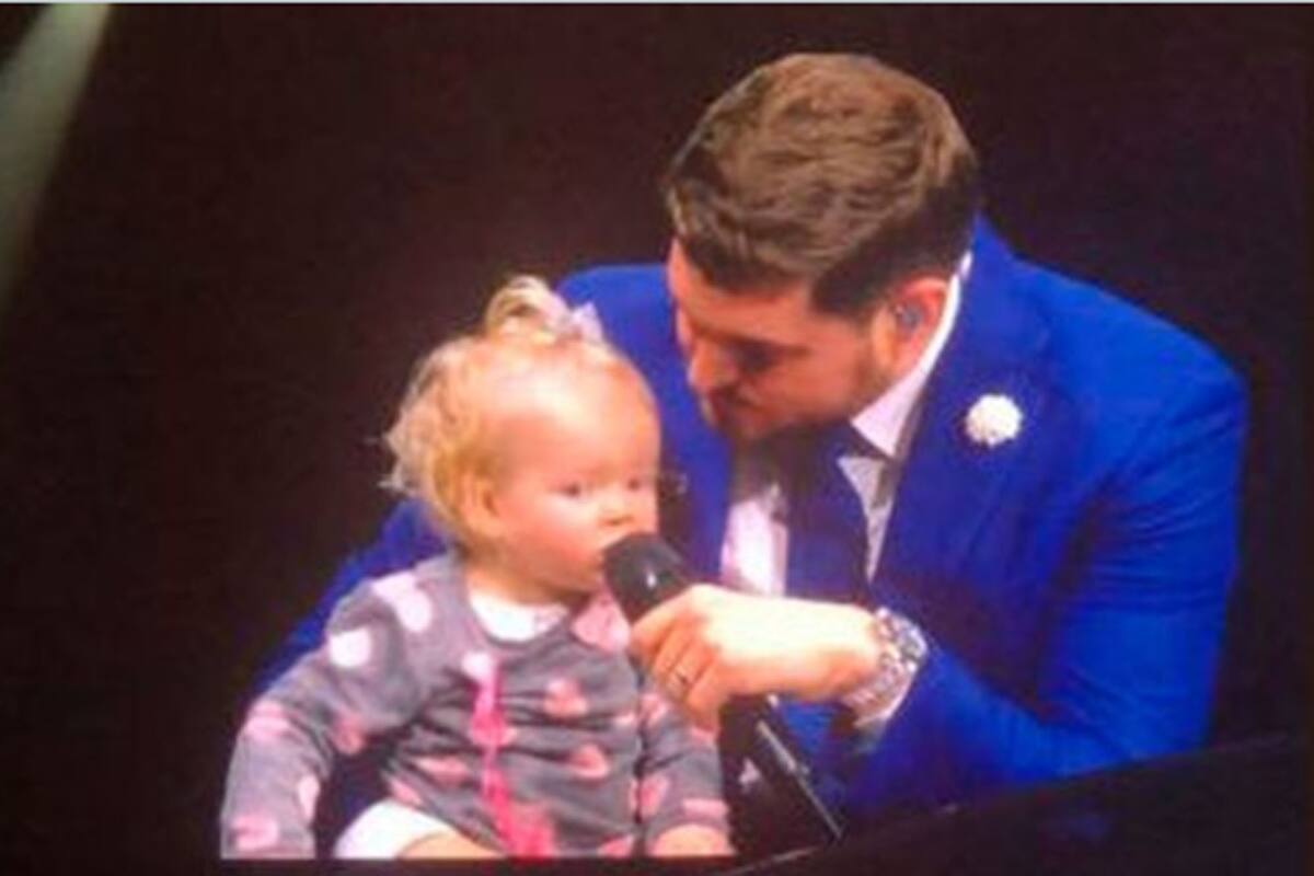 Michael Bublé presentó a su hija en pleno show en Ámsterdam y generó mucha emoción. (Fuente: Twitter)