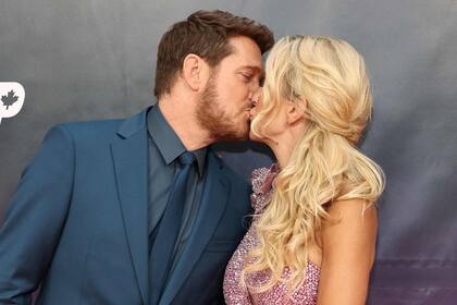 Michael Bublé y Luisana Lopilato dieron muestras de su amor en la alfombra roja de los premios JUNO 2025