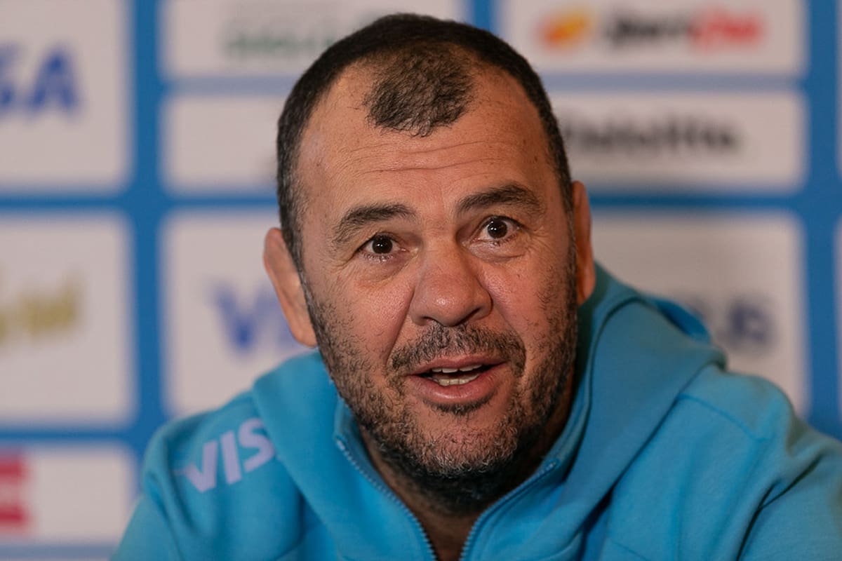 Michael Cheika habla tres idiomas y está en vías de dominar el cuarto, el español; el australiano está por afrontar su estreno como entrenador en los Pumas, que será este sábado, frente a Escocia en Jujuy.