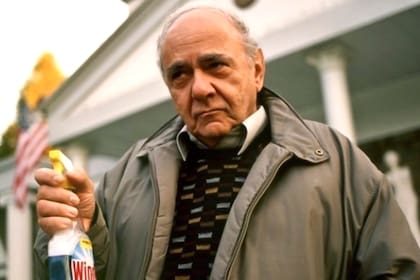 Michael Constantine, como Gus en Mi gran casamiento griego