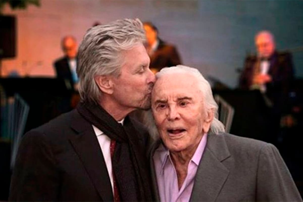 Michael Douglas compartió en las redes un sentido mensaje para su padre Kirk, fallecido este miércoles a los 103 años