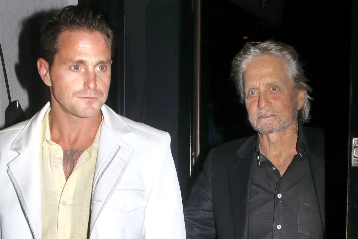 Michael Douglas y su hijo, al salir de una cena días atrás