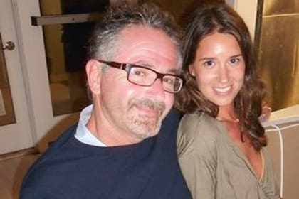 Michael Fuchs, de 62, y Alvina Collardeau, de 47, tuvieron dos hijos, cuya crianza recayó mayormente en Alvina, según afirma su defensa