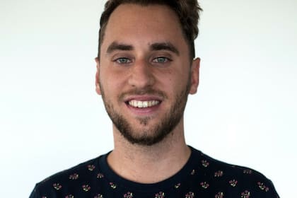 Michael hoy, a los 23 años tiene su propia empresa de marketing digital ya está preparando su segunda novela