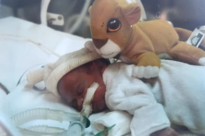 Michael Josch cuenta, a través de un recuerdo, sobre el proceso de escribir 770 gramos, su novela autobiográfica sobre una vida marcada por haber nacido prematuro