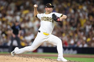 Padres evitan eliminación, vencen 4-3 a Cerveceros en 3er juego de serie divisional