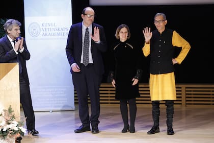 Michael Kremer, Esther Duflo y Abhijit Banerjee, los galardonados en la edición 2019