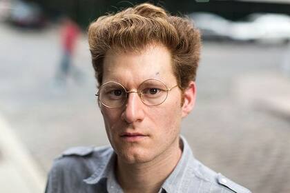 Michael Mandiberg, responsable de la muestra Print Wikipedia