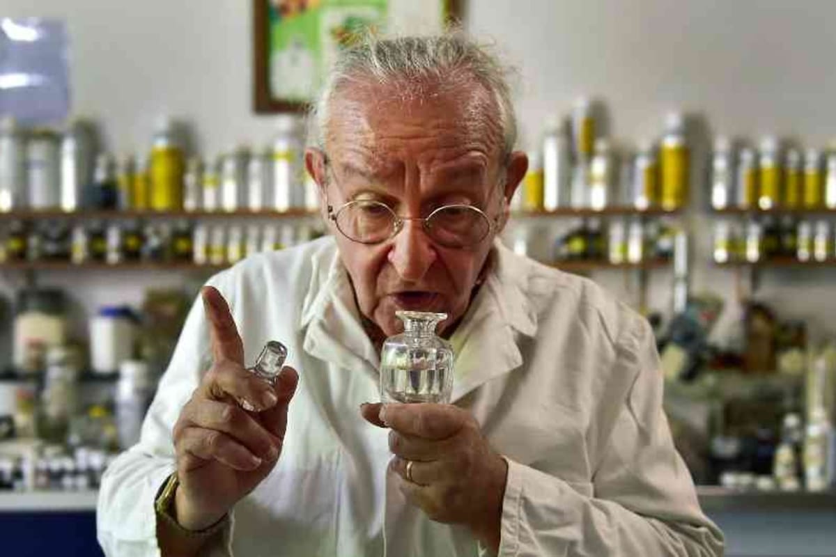 Michaël Moisseeff se define así mismo como un "escultor de aromas" y elaboró el aroma del satélite de la Tierra en base a los testimonios de los astronautas que estuvieorn allí