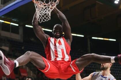 Michael Ojo en acción, un gigante de 2,16m y 140 kilos