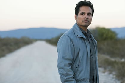 Michael Peña, como Kiki Camarena, un agente encubierto de la DEA