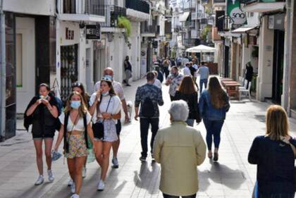 Michael Regan tiene una segunda casa en la ciudad española de Sitges que fue tomada por okupas.