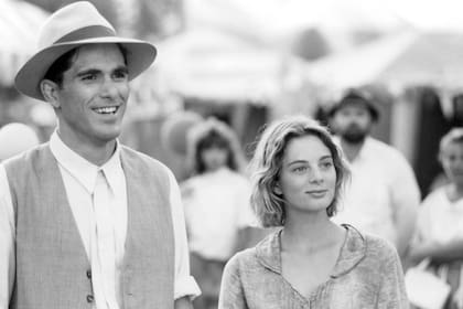 Michael Schoeffling y Gabrielle Anwar