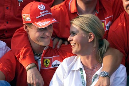 Michael Schumacher hoy cumple 50 años. Su esposa Corinna es quien lo acompaña siempre. Aquí, en una imagen de archivo.