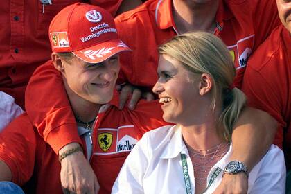 Michael Schumacher hoy cumple 50 años y su esposa Corina es quien más lo acompaña siempre