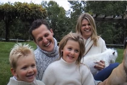 Michael Schumacher junto a su mujer y a sus hijos, una postal que formó parte del documental que se estrenó en Netflix