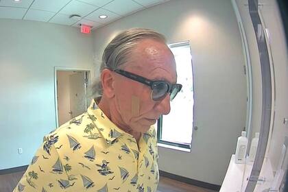 Michael Terry Noojin, de 67 años, fue detenido por robo en un banco en Florida; ya detenido, le dijo a la policía que lo había hecho "para pagar el alquiler"