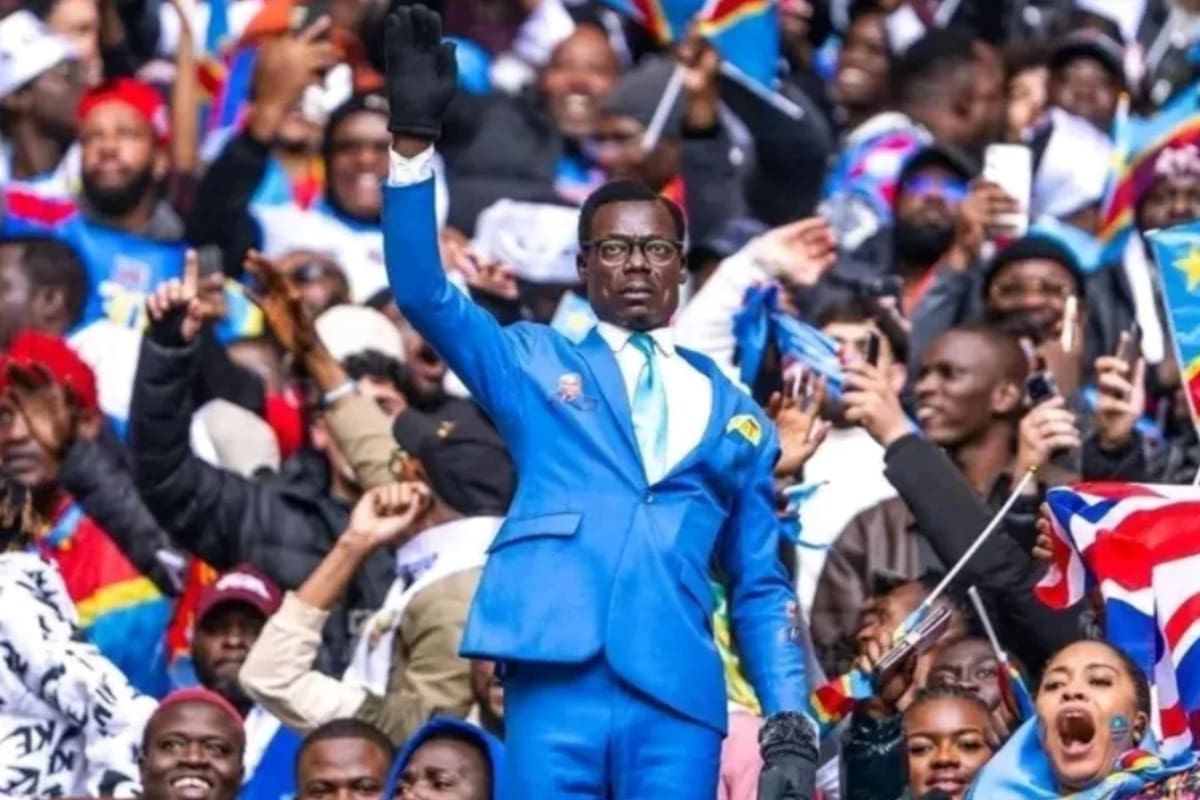 Michel Kuka Mboladinga, el "hincha estatua" que alienta a República Democrática del Congo