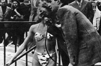 Micheline Bernardini tenía 18 años cuando posó con el bikini diseñado por Louis Réard, una prenda mínima que escandalizó a la Francia de posguerra