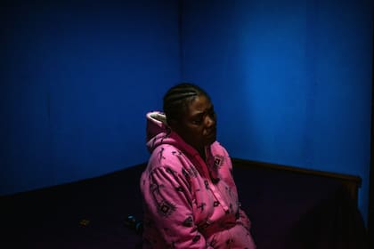Micheline Charlusmat, en su cuarto en un campo de migrantes en Chile (Cristobal Olivares/The New York Times)