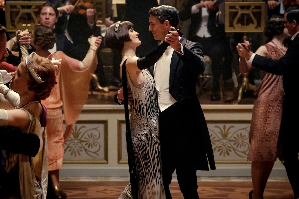Michelle Dockery y Matthew Goode como Lady Mary Crawley y su segundo marido, Henry Talbot, en una escena de la película de Downton Abbey, que se estrenará en la Argentina el 21 de noviembre próximo