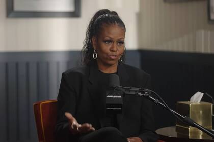 Michelle Obama habla sobre su vida y las elecciones en una entrevista con Jay Shetty