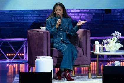 Michelle Obama habló con el presentador de podcast Jay Shetty en su programa On Purpose (AP Photo/Jose Luis Magana/ Archivo)